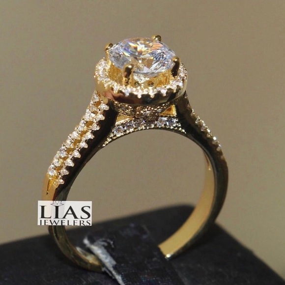 New 18k yellow gold engagement ring